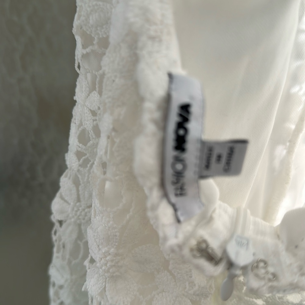 White lace short